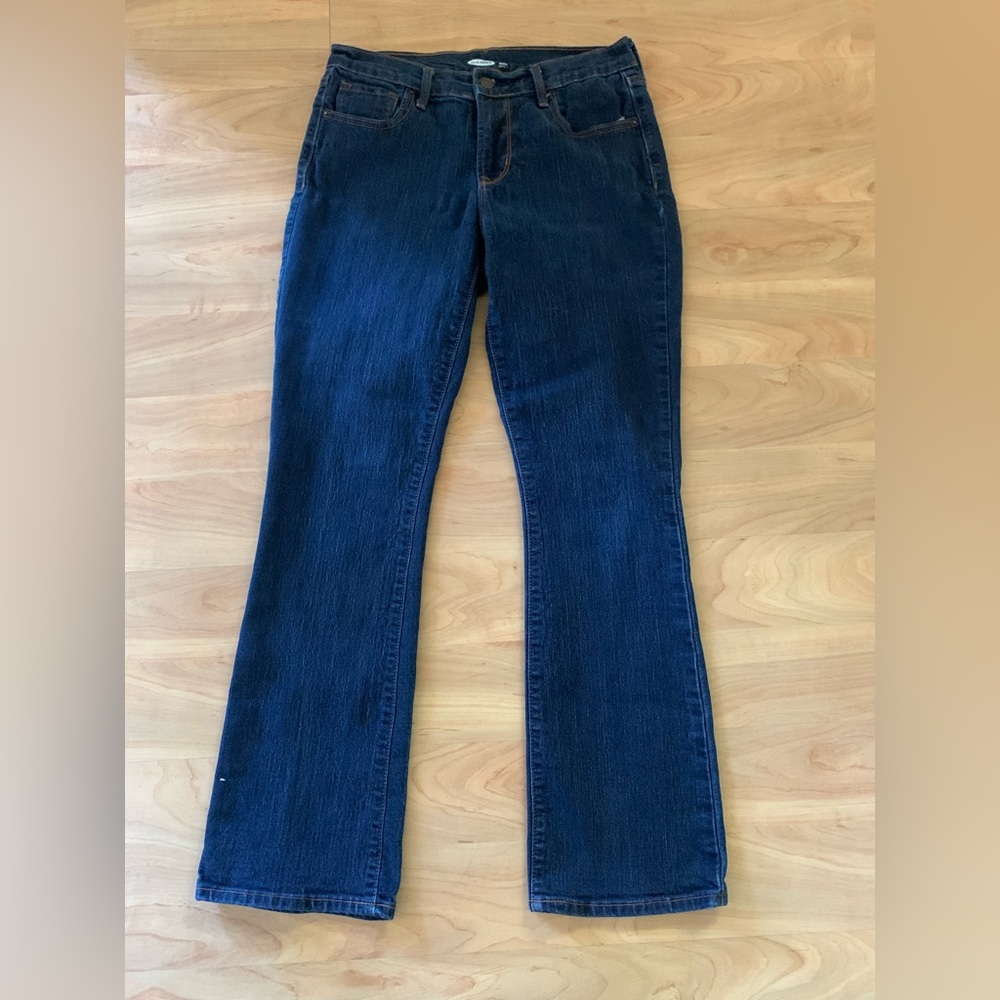 Old Navy Women’s Dark Wash Boot Cut Jeans size 6 Short
